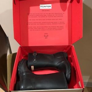 US size 9 black Hunter rain boots